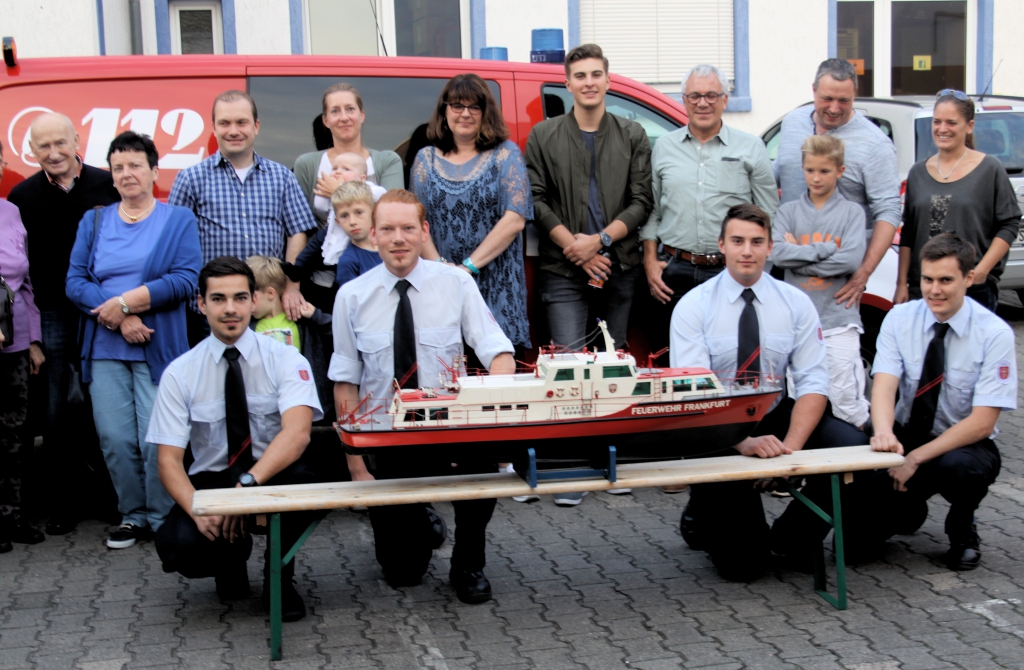 Modellübergabe Feuerlöschboot