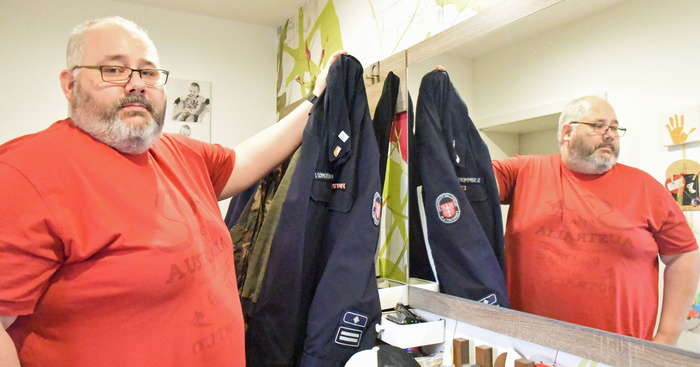Sven Sommerschuh hängt die Jacke des Sindlinger Wehrführers an den Nagel. Er scheidet zum Monatsende aus dem Amt.Foto: Michael Sittig