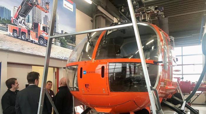 Ein ausrangierter Rettungshubschrauber „Christoph II“ gehört zu den schwersten Schaustücken im Feuerwehrmuseum, das in der alten Werkfeuerwehr-Wache untergebracht ist. FOTO: holger vonhof